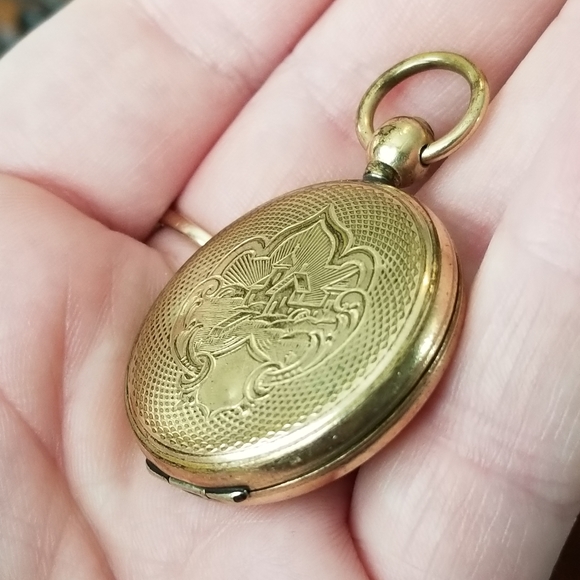 Relisted -Antique Victorian Locket gold tone lake house scene 1800s vintage - Picture 12 of 13